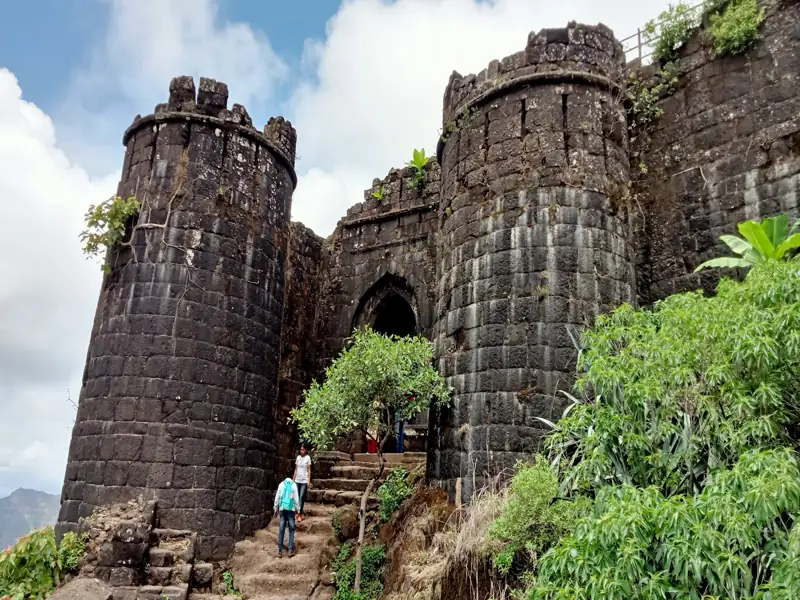 Navi Mumbai to Sinhagad Fort Cab